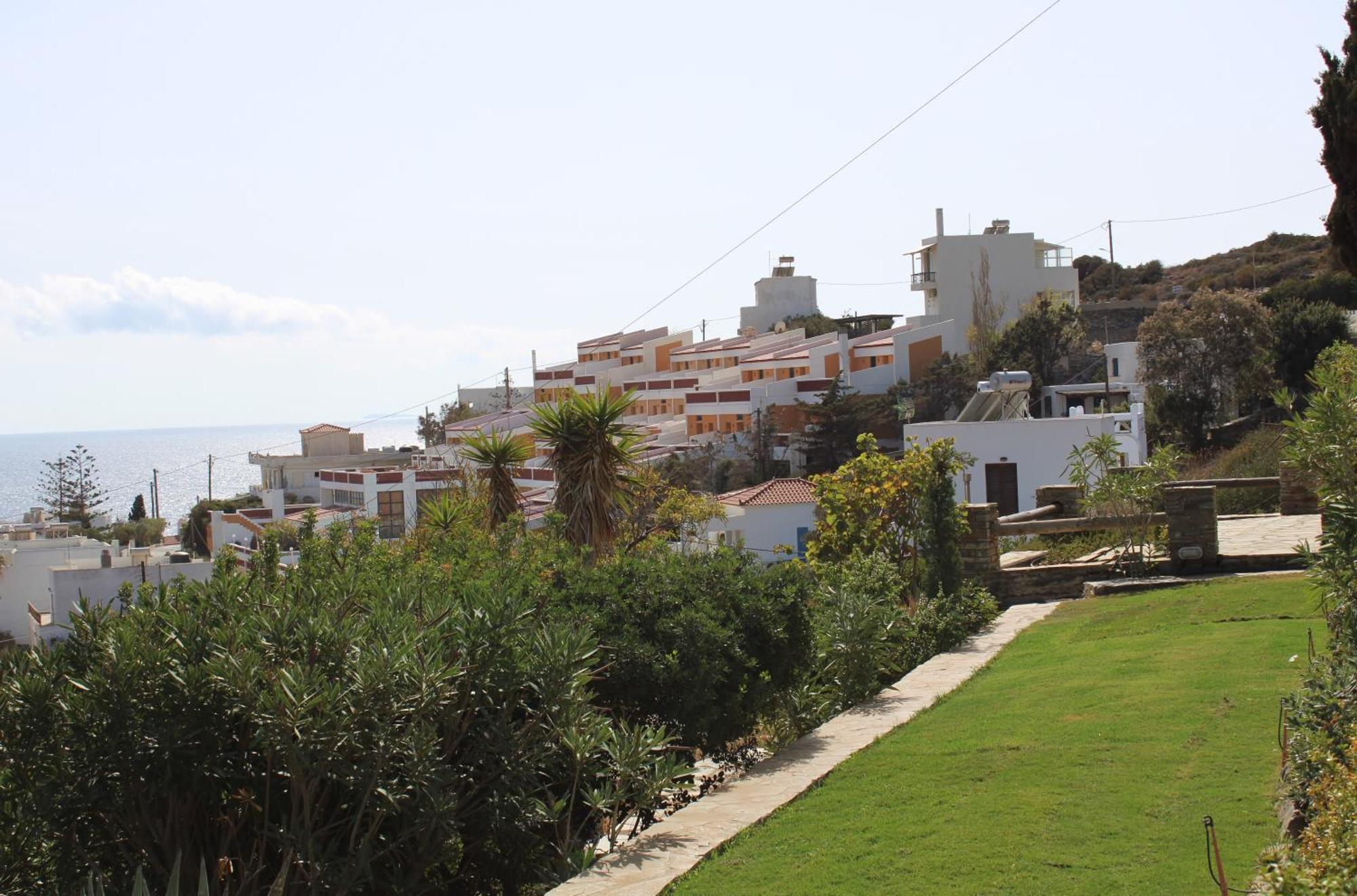 Blue Dolphin Hotel Batsi  Exterior foto